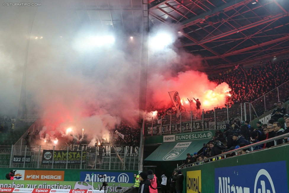 Rapid Wien - Sturm Graz
Oesterreichische Fussball Bundesliga, 16. Runde, SK Rapid Wien - SK Sturm Graz, Weststadion Wien, 27.11.2016. 

Foto zeigt Fans von Sturm
Schlüsselwörter: pyrotechnik