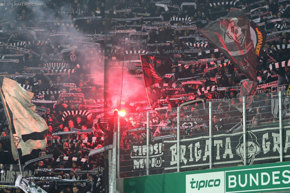 Rapid Wien - Sturm Graz
Oesterreichische Fussball Bundesliga, 16. Runde, SK Rapid Wien - SK Sturm Graz, Weststadion Wien, 27.11.2016. 

Foto zeigt Fans von Sturm
Schlüsselwörter: pyrotechnik