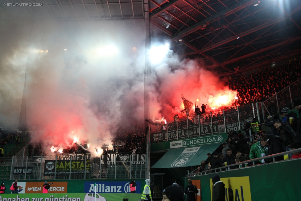 Rapid Wien - Sturm Graz
Oesterreichische Fussball Bundesliga, 16. Runde, SK Rapid Wien - SK Sturm Graz, Weststadion Wien, 27.11.2016. 

Foto zeigt Fans von Sturm
Schlüsselwörter: pyrotechnik