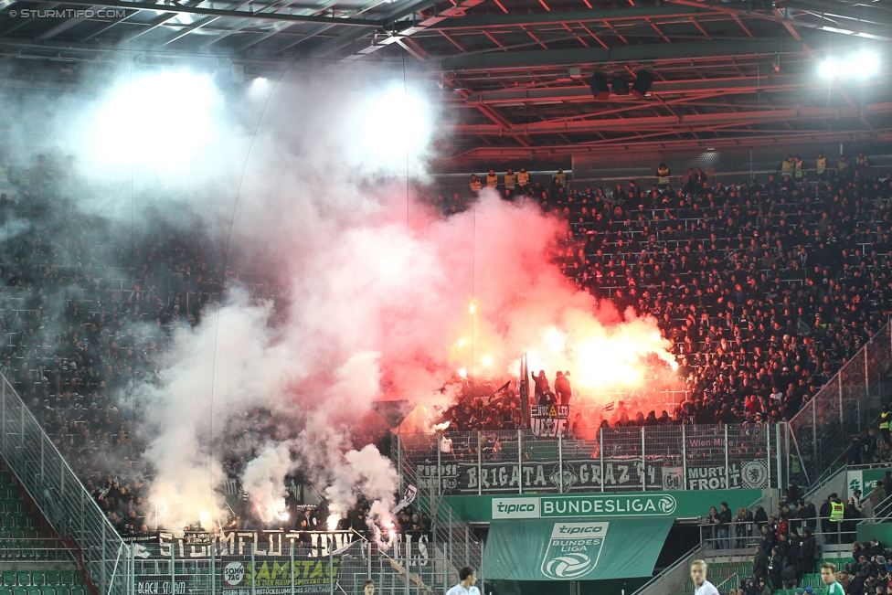 Rapid Wien - Sturm Graz
Oesterreichische Fussball Bundesliga, 16. Runde, SK Rapid Wien - SK Sturm Graz, Weststadion Wien, 27.11.2016. 

Foto zeigt Fans von Sturm
Schlüsselwörter: pyrotechnik