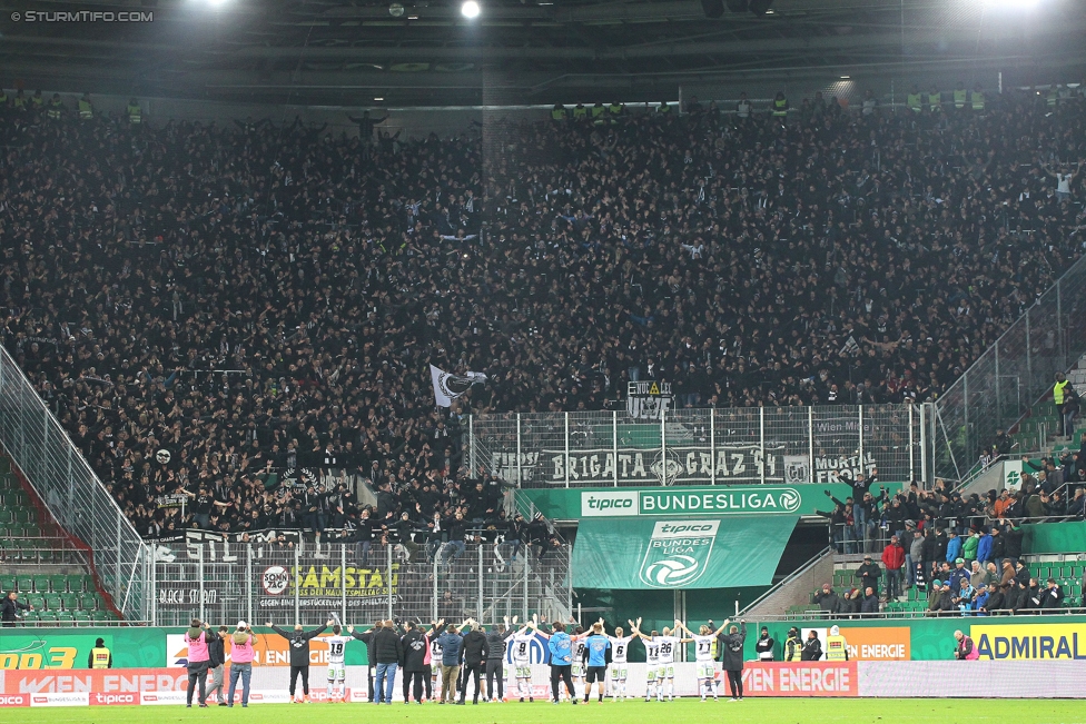 Rapid Wien - Sturm Graz
Oesterreichische Fussball Bundesliga, 16. Runde, SK Rapid Wien - SK Sturm Graz, Weststadion Wien, 27.11.2016. 

Foto zeigt die Mannschaft von Sturm und Fans von Sturm
