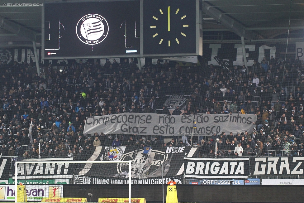 Sturm Graz - Admira Wacker
Oesterreichische Fussball Bundesliga, 17. Runde, SK Sturm Graz - FC Admira Wacker Moedling, Stadion Liebenau Graz, 30.11.2016. 

Foto zeigt Fans von Sturm mit einem Spruchband
