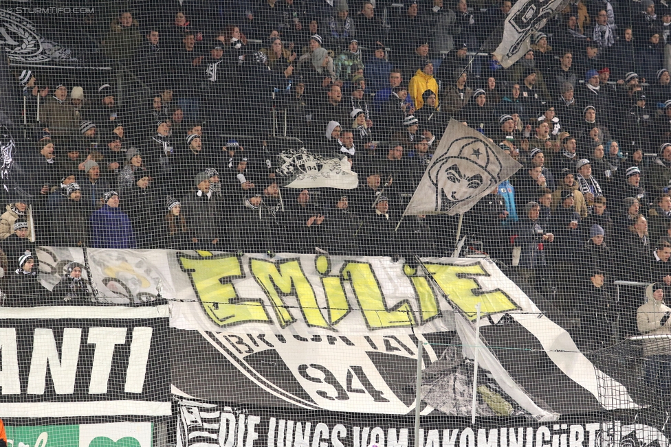 Sturm Graz - Admira Wacker
Oesterreichische Fussball Bundesliga, 17. Runde, SK Sturm Graz - FC Admira Wacker Moedling, Stadion Liebenau Graz, 30.11.2016. 

Foto zeigt Fans von Sturm mit einem Spruchband
