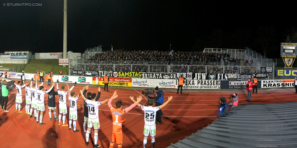 Wolfsberg - Sturm Graz
Oesterreichische Fussball Bundesliga, 18. Runde, Wolfsberger AC - SK Sturm Graz, Lavanttal Arena Wolfsberg, 04.12.2016. 

Foto zeigt die Mannschaft von Sturm und Fans von Sturm
Schlüsselwörter: jubel