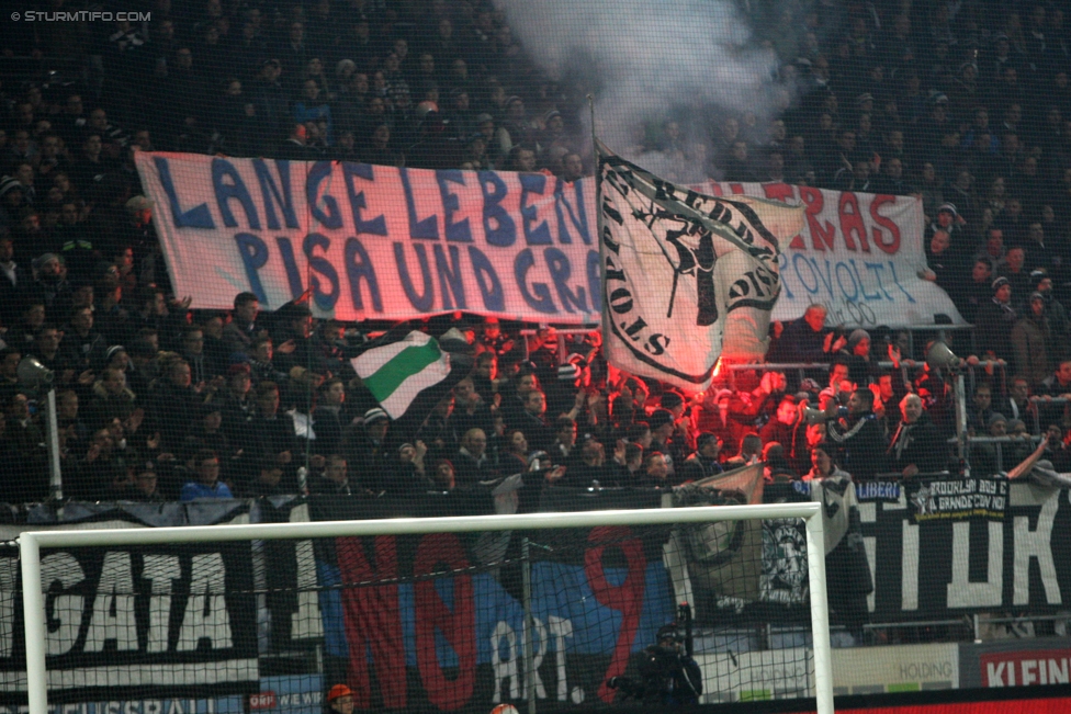 Sturm Graz - Salzburg
Oesterreichische Fussball Bundesliga, 19. Runde, SK Sturm Graz - FC RB Salzburg, Stadion Liebenau Graz, 11.12.2016. 

Foto zeigt Fans von Sturm mit einem Spruchband
Schlüsselwörter: pyrotechnik