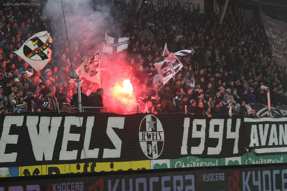 Sturm Graz - Salzburg
Oesterreichische Fussball Bundesliga, 19. Runde, SK Sturm Graz - FC RB Salzburg, Stadion Liebenau Graz, 11.12.2016. 

Foto zeigt Fans von Sturm
Schlüsselwörter: pyrotechnik