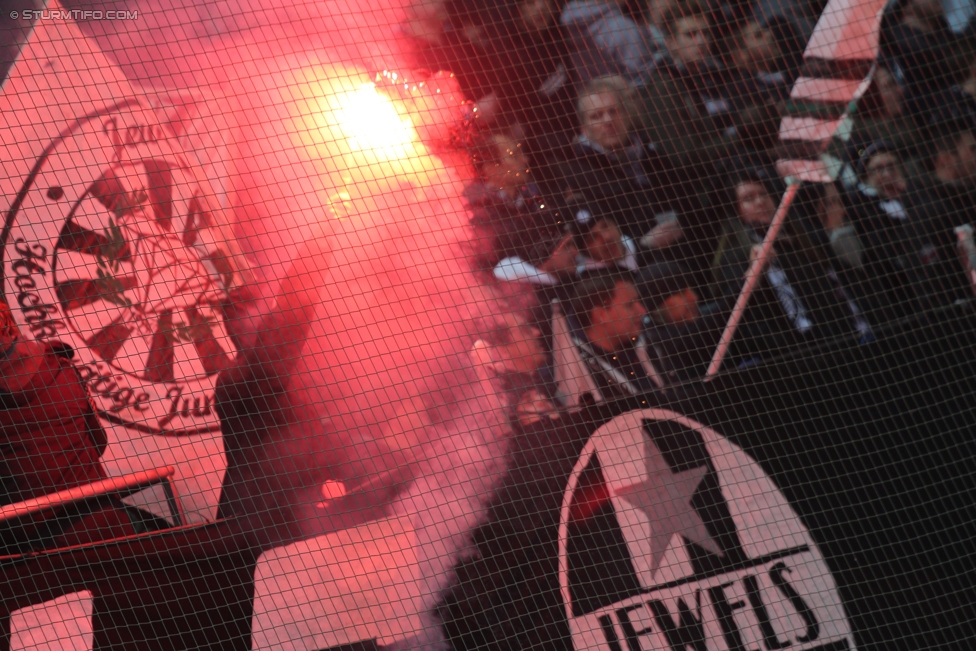 Sturm Graz - Salzburg
Oesterreichische Fussball Bundesliga, 19. Runde, SK Sturm Graz - FC RB Salzburg, Stadion Liebenau Graz, 11.12.2016. 

Foto zeigt Fans von Sturm
Schlüsselwörter: pyrotechnik