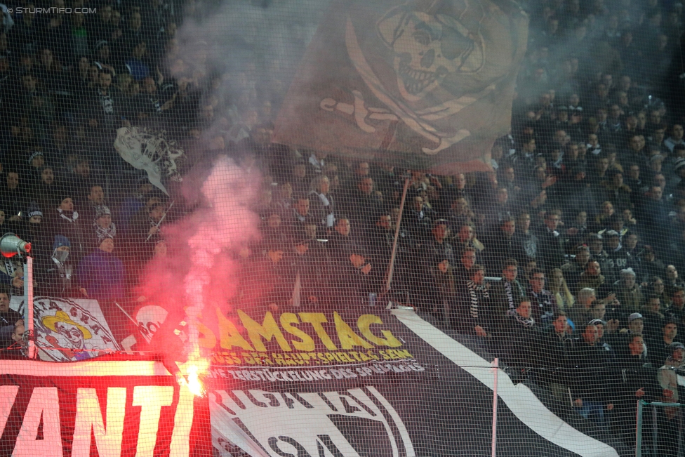 Sturm Graz - Salzburg
Oesterreichische Fussball Bundesliga, 19. Runde, SK Sturm Graz - FC RB Salzburg, Stadion Liebenau Graz, 11.12.2016. 

Foto zeigt Fans von Sturm
Schlüsselwörter: pyrotechnik