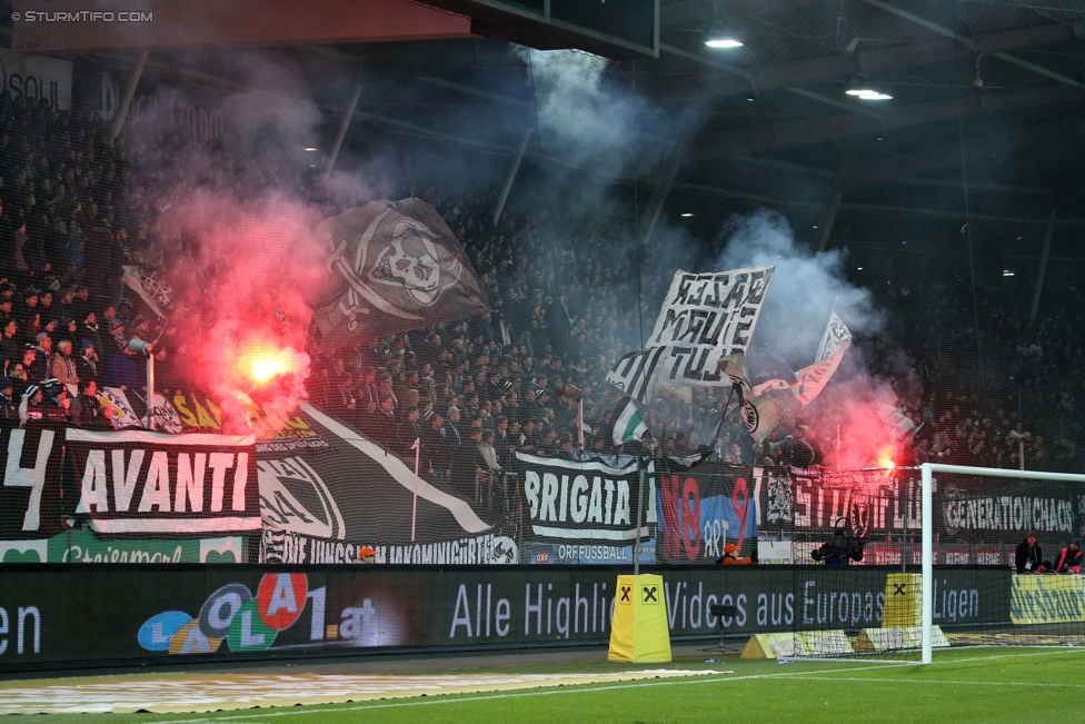 Sturm Graz - Salzburg
Oesterreichische Fussball Bundesliga, 19. Runde, SK Sturm Graz - FC RB Salzburg, Stadion Liebenau Graz, 11.12.2016. 

Foto zeigt Fans von Sturm
Schlüsselwörter: pyrotechnik