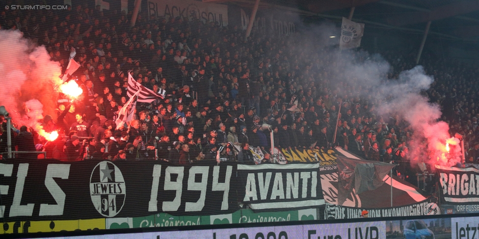 Sturm Graz - Salzburg
Oesterreichische Fussball Bundesliga, 19. Runde, SK Sturm Graz - FC RB Salzburg, Stadion Liebenau Graz, 11.12.2016. 

Foto zeigt Fans von Sturm
Schlüsselwörter: pyrotechnik