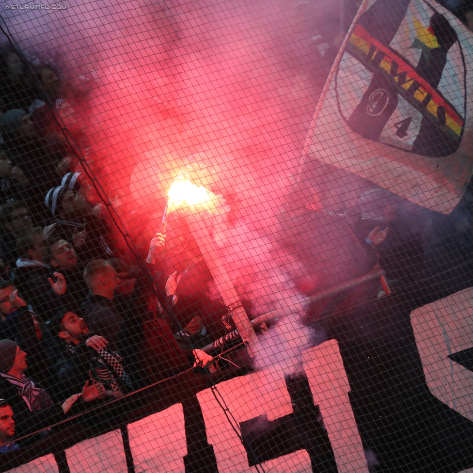 Sturm Graz - Salzburg
Oesterreichische Fussball Bundesliga, 19. Runde, SK Sturm Graz - FC RB Salzburg, Stadion Liebenau Graz, 11.12.2016. 

Foto zeigt Fans von Sturm
Schlüsselwörter: pyrotechnik