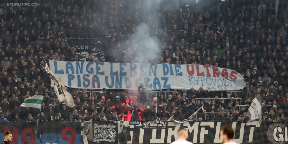 Sturm Graz - Salzburg
Oesterreichische Fussball Bundesliga, 19. Runde, SK Sturm Graz - FC RB Salzburg, Stadion Liebenau Graz, 11.12.2016. 

Foto zeigt Fans von Sturm mit einem Spruchband
Schlüsselwörter: pyrotechnik