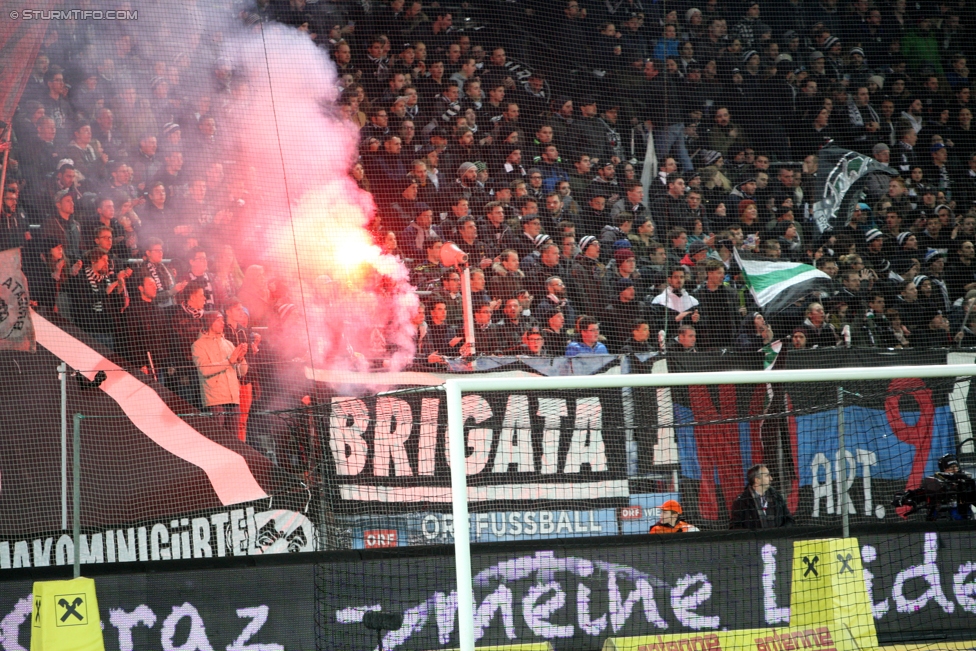 Sturm Graz - Salzburg
Oesterreichische Fussball Bundesliga, 19. Runde, SK Sturm Graz - FC RB Salzburg, Stadion Liebenau Graz, 11.12.2016. 

Foto zeigt Fans von Sturm
Schlüsselwörter: pyrotechnik