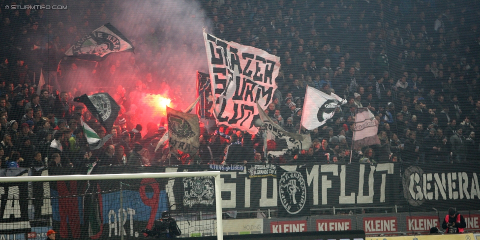 Sturm Graz - Salzburg
Oesterreichische Fussball Bundesliga, 19. Runde, SK Sturm Graz - FC RB Salzburg, Stadion Liebenau Graz, 11.12.2016. 

Foto zeigt Fans von Sturm
Schlüsselwörter: pyrotechnik