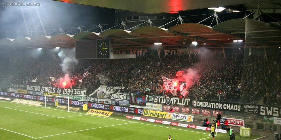 Sturm Graz - Salzburg
Oesterreichische Fussball Bundesliga, 19. Runde, SK Sturm Graz - FC RB Salzburg, Stadion Liebenau Graz, 11.12.2016. 

Foto zeigt Fans von Sturm
Schlüsselwörter: pyrotechnik