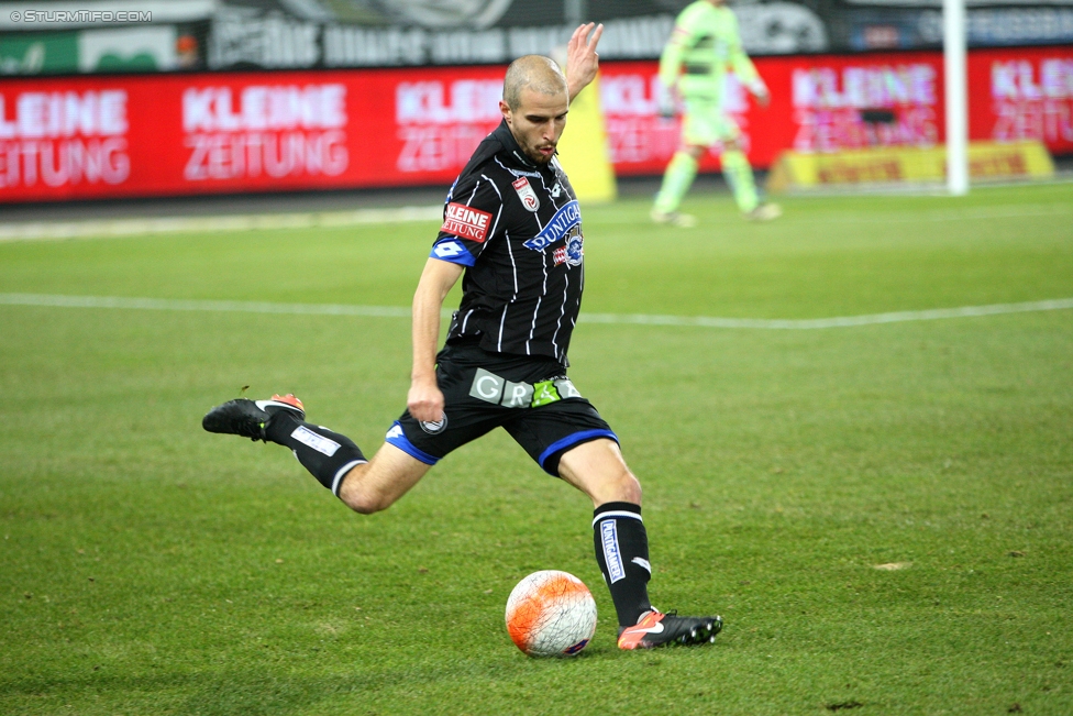 Sturm Graz - Salzburg
Oesterreichische Fussball Bundesliga, 19. Runde, SK Sturm Graz - FC RB Salzburg, Stadion Liebenau Graz, 11.12.2016. 

Foto zeigt Fabian Koch (Sturm)
