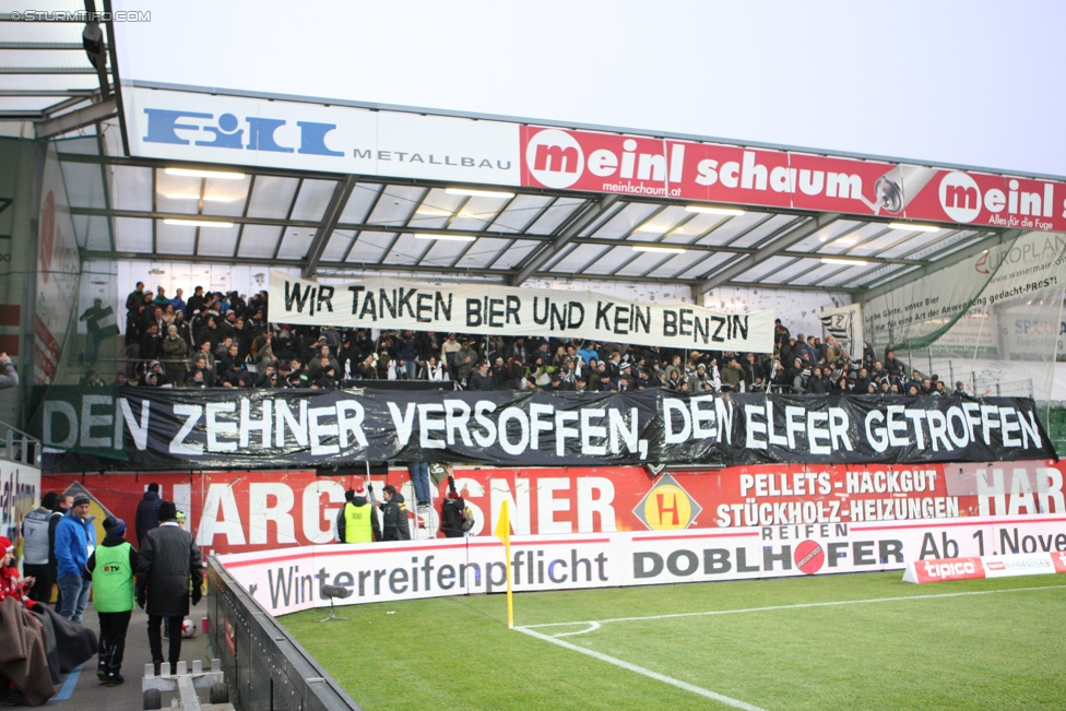 Ried - Sturm Graz
Oesterreichische Fussball Bundesliga, 18. Runde, SV Ried - SK Sturm Graz, Arena Ried, 17.12.2016. 

Foto zeigt Fans von Sturm mit einer Choreografie
