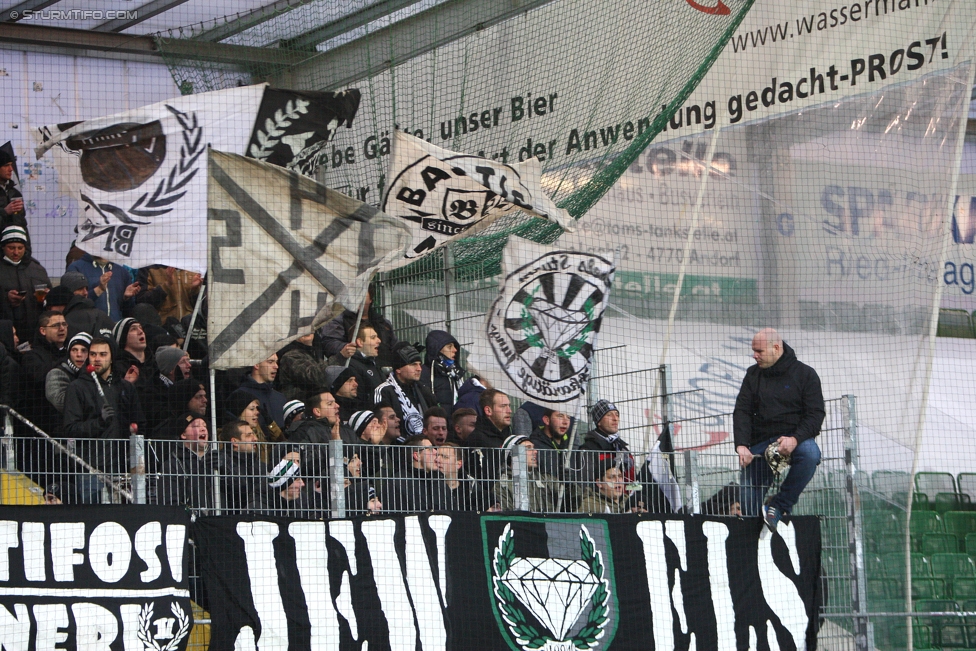 Ried - Sturm Graz
Oesterreichische Fussball Bundesliga, 18. Runde, SV Ried - SK Sturm Graz, Arena Ried, 17.12.2016. 

Foto zeigt Fans von Sturm
