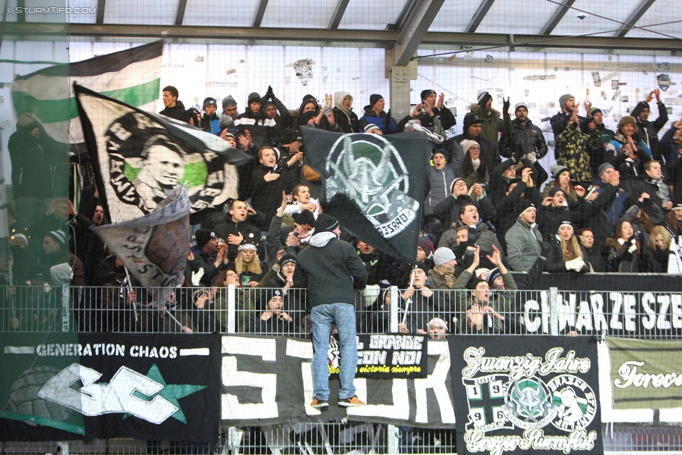 Ried - Sturm Graz
Oesterreichische Fussball Bundesliga, 18. Runde, SV Ried - SK Sturm Graz, Arena Ried, 17.12.2016. 

Foto zeigt Fans von Sturm
