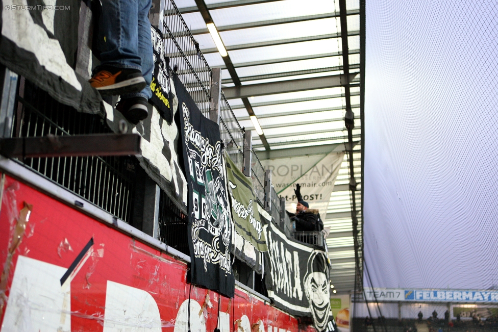 Ried - Sturm Graz
Oesterreichische Fussball Bundesliga, 18. Runde, SV Ried - SK Sturm Graz, Arena Ried, 17.12.2016. 

Foto zeigt Fans von Sturm
