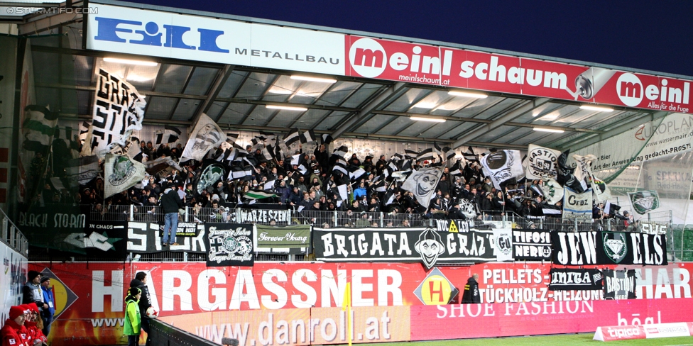 Ried - Sturm Graz
Oesterreichische Fussball Bundesliga, 18. Runde, SV Ried - SK Sturm Graz, Arena Ried, 17.12.2016. 

Foto zeigt Fans von Sturm
