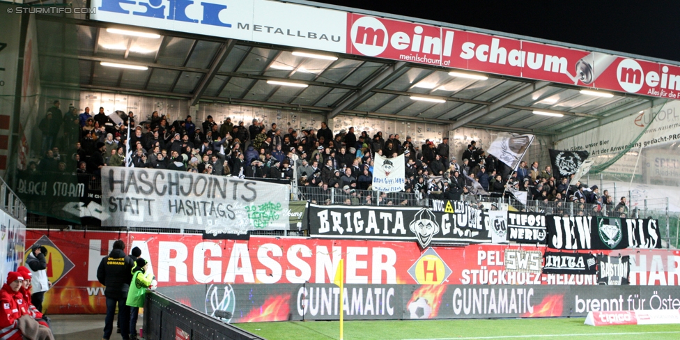 Ried - Sturm Graz
Oesterreichische Fussball Bundesliga, 18. Runde, SV Ried - SK Sturm Graz, Arena Ried, 17.12.2016. 

Foto zeigt Fans von Sturm
