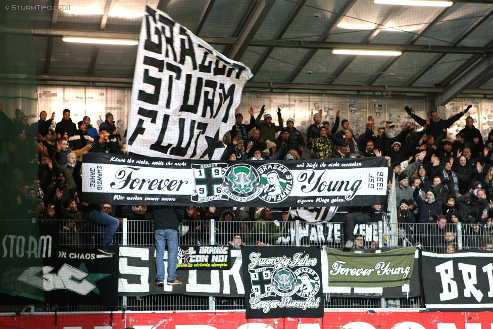 Ried - Sturm Graz
Oesterreichische Fussball Bundesliga, 18. Runde, SV Ried - SK Sturm Graz, Arena Ried, 17.12.2016. 

Foto zeigt Fans von Sturm
