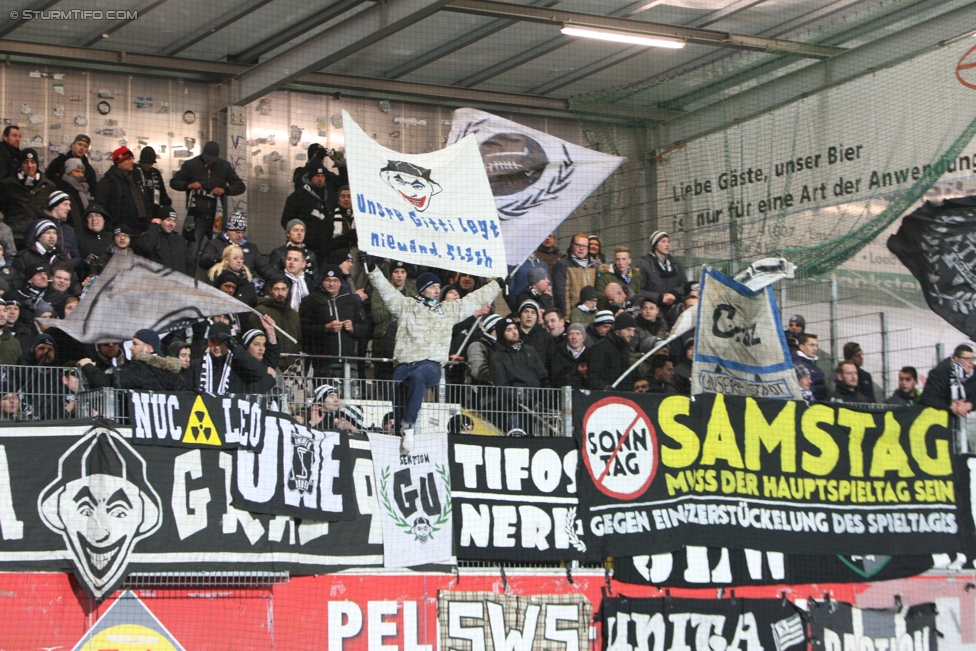 Ried - Sturm Graz
Oesterreichische Fussball Bundesliga, 18. Runde, SV Ried - SK Sturm Graz, Arena Ried, 17.12.2016. 

Foto zeigt Fans von Sturm
