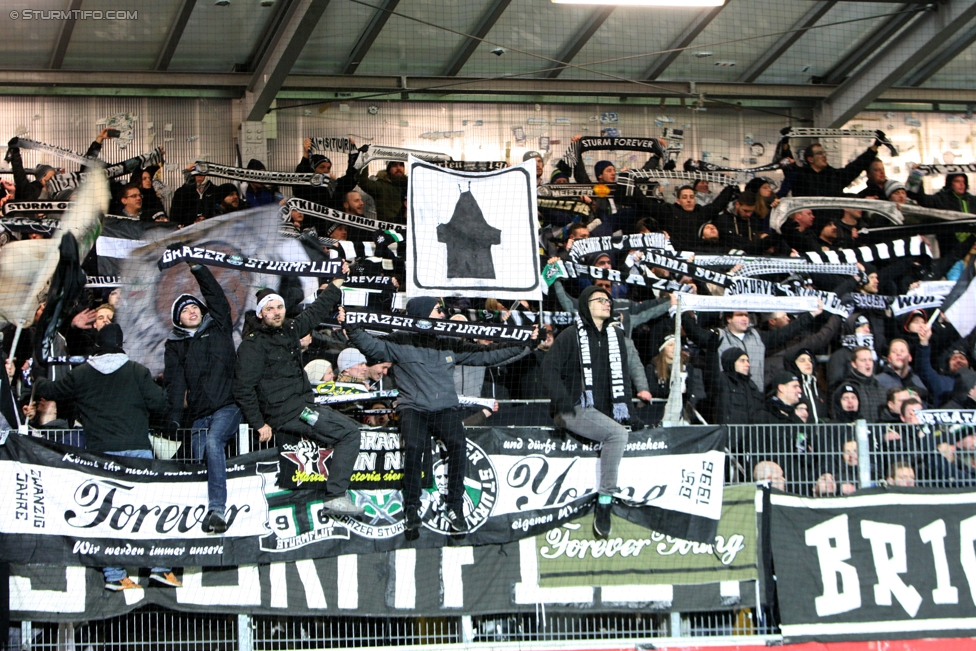 Ried - Sturm Graz
Oesterreichische Fussball Bundesliga, 18. Runde, SV Ried - SK Sturm Graz, Arena Ried, 17.12.2016. 

Foto zeigt Fans von Sturm
