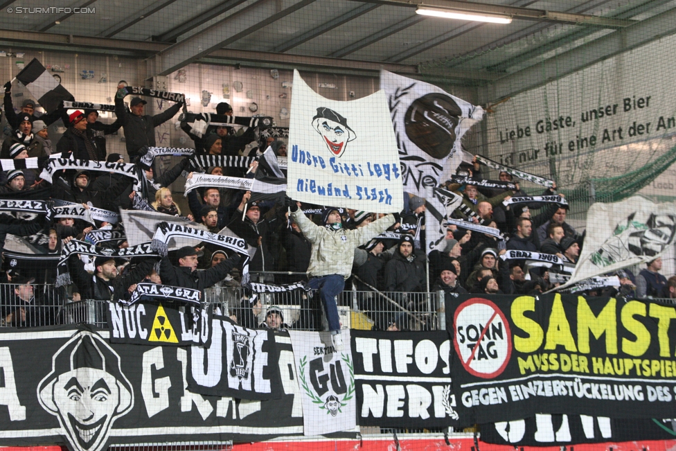 Ried - Sturm Graz
Oesterreichische Fussball Bundesliga, 18. Runde, SV Ried - SK Sturm Graz, Arena Ried, 17.12.2016. 

Foto zeigt Fans von Sturm
