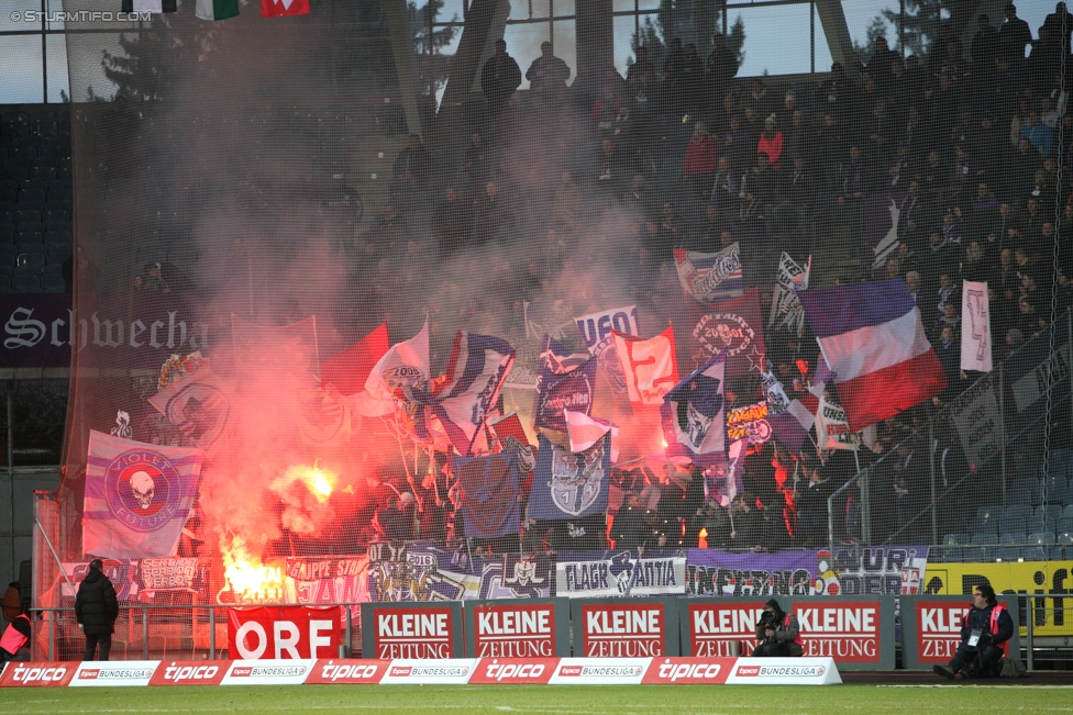 Sturm Graz - Austria Wien
Oesterreichische Fussball Bundesliga, 20. Runde, SK Sturm Graz - FK Austria Wien, Stadion Liebenau Graz, 18.02.2017. 

Foto zeigt Fans von Austria Wien
Schlüsselwörter: pyrotechnik