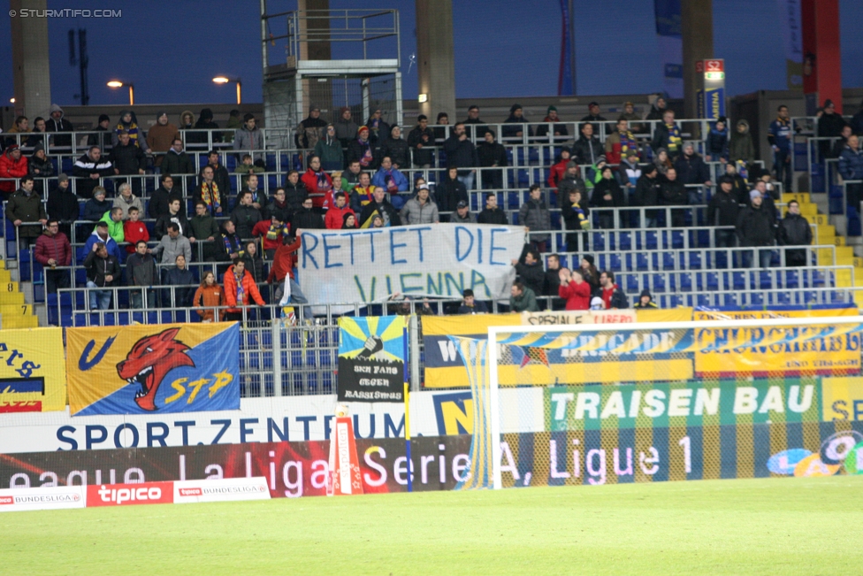 St. Poelten - Sturm Graz
Oesterreichische Fussball Bundesliga, 21. Runde, SKN St. Poelten - SK Sturm Graz, Arena St. Poelten, 26.02.2017. 

Foto zeigt Fans von St. Poelten mit einem Spruchband
