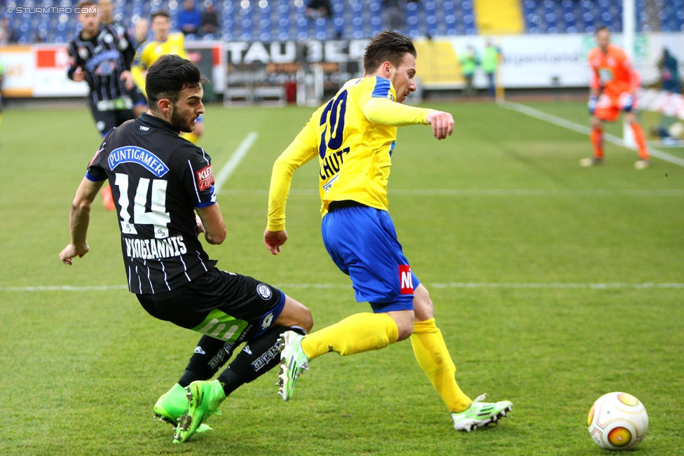 St. Poelten - Sturm Graz
Oesterreichische Fussball Bundesliga, 21. Runde, SKN St. Poelten - SK Sturm Graz, Arena St. Poelten, 26.02.2017. 

Foto zeigt Charalampos Lykogiannis (Sturm) und Daniel Schuetz (St. Poelten)
