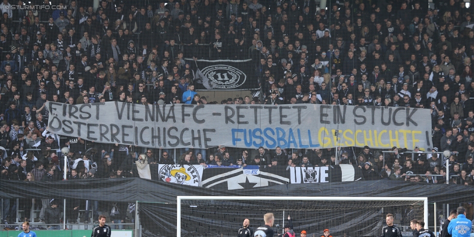 Sturm Graz - Rapid Wien
Oesterreichische Fussball Bundesliga, 23. Runde, SK Sturm Graz - SK Rapid Wien, Stadion Liebenau Graz, 12.03.2017. 

Foto zeigt Fans von Sturm mit einem Spruchband
