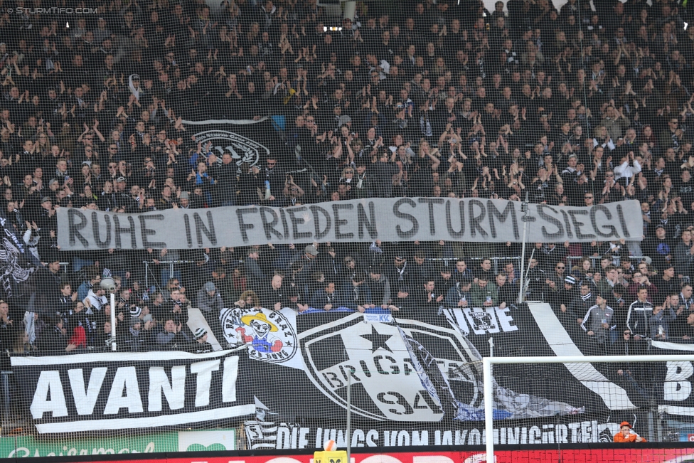 Sturm Graz - Rapid Wien
Oesterreichische Fussball Bundesliga, 23. Runde, SK Sturm Graz - SK Rapid Wien, Stadion Liebenau Graz, 12.03.2017. 

Foto zeigt Fans von Sturm mit einem Spruchband
