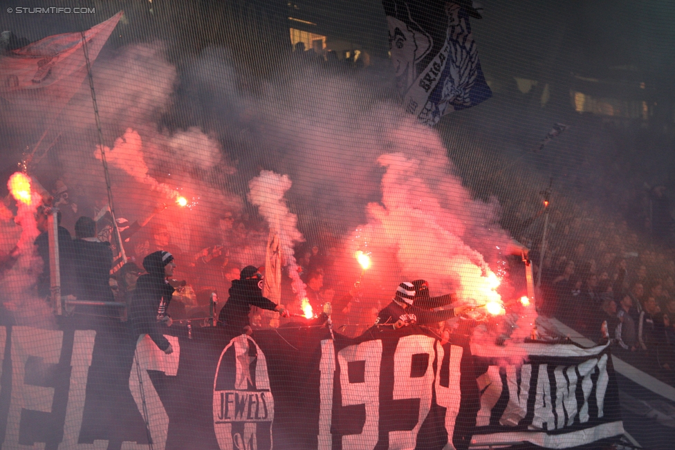 Sturm Graz - Rapid Wien
Oesterreichische Fussball Bundesliga, 23. Runde, SK Sturm Graz - SK Rapid Wien, Stadion Liebenau Graz, 12.03.2017. 

Foto zeigt Fans von Sturm
Schlüsselwörter: pyrotechnik