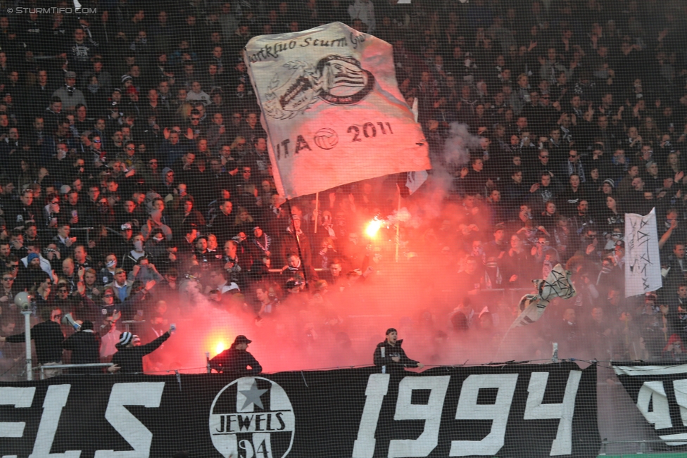 Sturm Graz - Rapid Wien
Oesterreichische Fussball Bundesliga, 23. Runde, SK Sturm Graz - SK Rapid Wien, Stadion Liebenau Graz, 12.03.2017. 

Foto zeigt Fans von Sturm
Schlüsselwörter: pyrotechnik