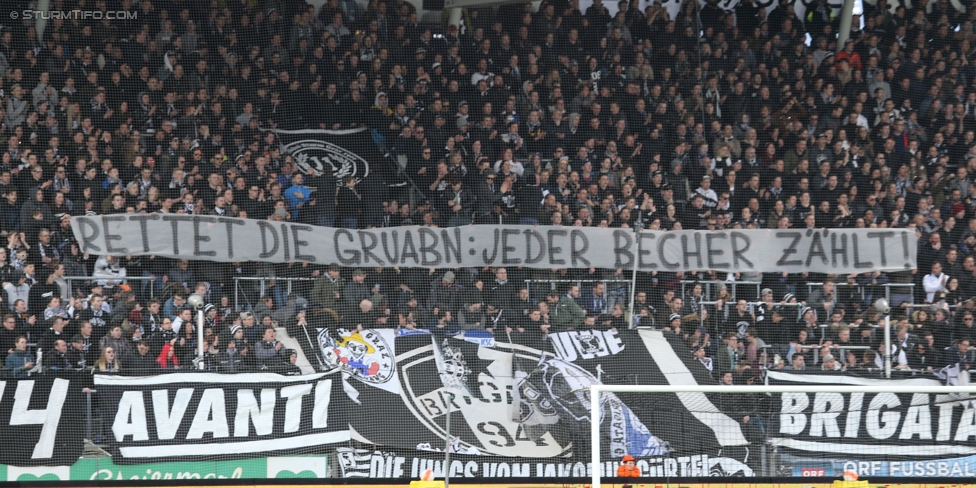 Sturm Graz - Rapid Wien
Oesterreichische Fussball Bundesliga, 23. Runde, SK Sturm Graz - SK Rapid Wien, Stadion Liebenau Graz, 12.03.2017. 

Foto zeigt Fans von Sturm mit einem Spruchband
