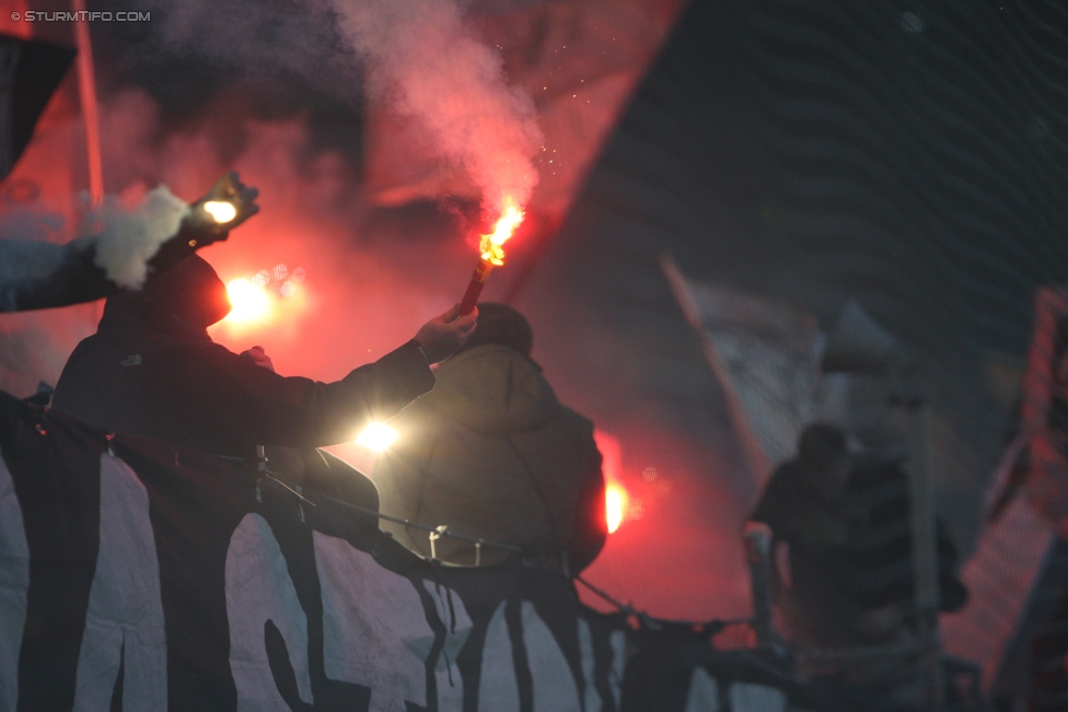 Sturm Graz - Rapid Wien
Oesterreichische Fussball Bundesliga, 23. Runde, SK Sturm Graz - SK Rapid Wien, Stadion Liebenau Graz, 12.03.2017. 

Foto zeigt Fans von Sturm
Schlüsselwörter: pyrotechnik