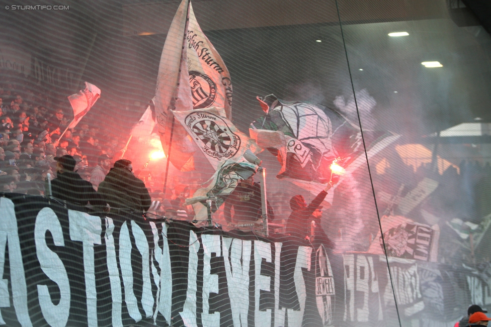 Sturm Graz - Rapid Wien
Oesterreichische Fussball Bundesliga, 23. Runde, SK Sturm Graz - SK Rapid Wien, Stadion Liebenau Graz, 12.03.2017. 

Foto zeigt Fans von Sturm
Schlüsselwörter: pyrotechnik