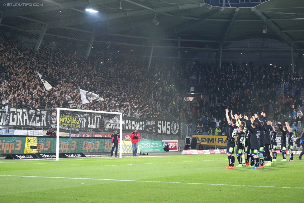 Sturm Graz - Rapid Wien
Oesterreichische Fussball Bundesliga, 23. Runde, SK Sturm Graz - SK Rapid Wien, Stadion Liebenau Graz, 12.03.2017. 

Foto zeigt die Mannschaft von Sturm und Fans von Sturm
Schlüsselwörter: jubel