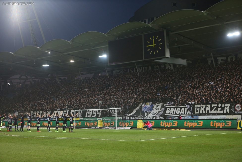 Sturm Graz - Rapid Wien
Oesterreichische Fussball Bundesliga, 23. Runde, SK Sturm Graz - SK Rapid Wien, Stadion Liebenau Graz, 12.03.2017. 

Foto zeigt die Mannschaft von Sturm und Fans von Sturm
Schlüsselwörter: jubel