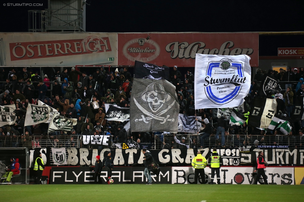 Admira Wacker - Sturm Graz
Oesterreichische Fussball Bundesliga, 24. Runde, FC Admira Wacker Moedling - SK Sturm Graz, Stadion Suedstadt Maria Enzersdorf, 18.03.2017. 

Foto zeigt Fans von Sturm
