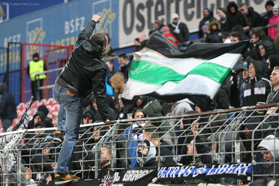 Admira Wacker - Sturm Graz
Oesterreichische Fussball Bundesliga, 24. Runde, FC Admira Wacker Moedling - SK Sturm Graz, Stadion Suedstadt Maria Enzersdorf, 18.03.2017. 

Foto zeigt Fans von Sturm
