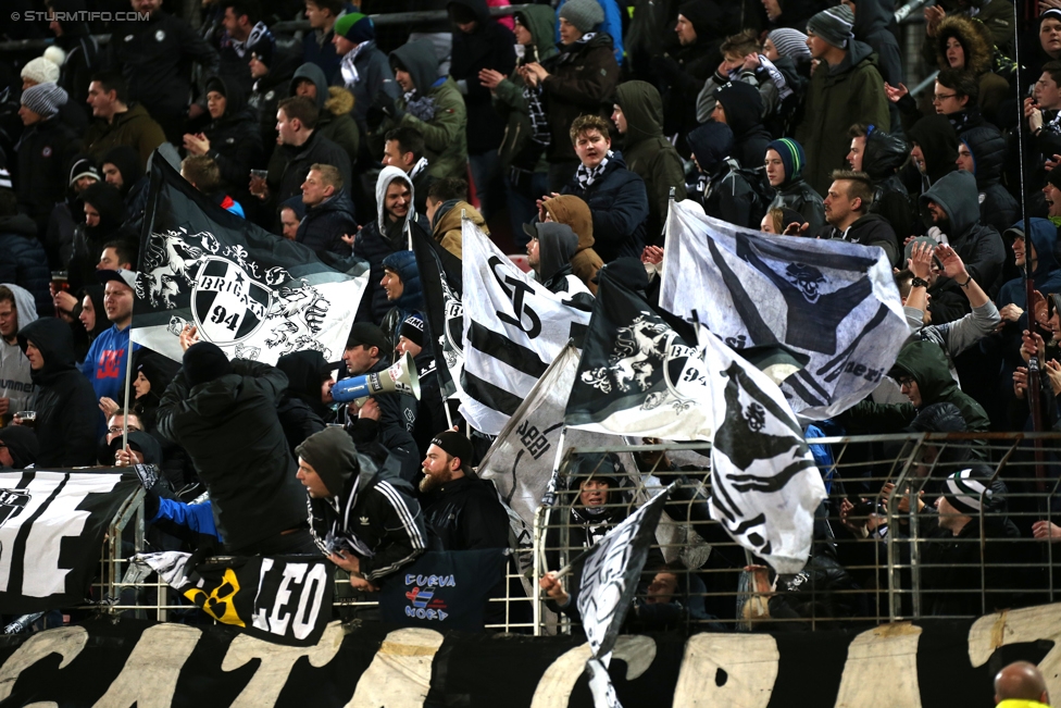 Admira Wacker - Sturm Graz
Oesterreichische Fussball Bundesliga, 24. Runde, FC Admira Wacker Moedling - SK Sturm Graz, Stadion Suedstadt Maria Enzersdorf, 18.03.2017. 

Foto zeigt Fans von Sturm
