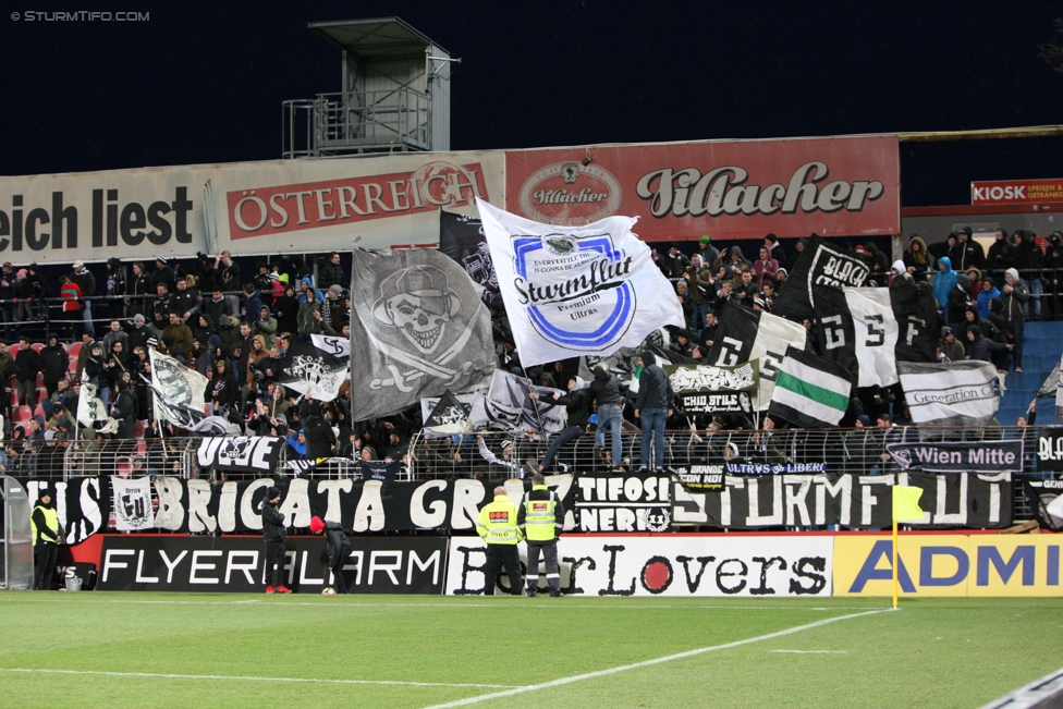 Admira Wacker - Sturm Graz
Oesterreichische Fussball Bundesliga, 24. Runde, FC Admira Wacker Moedling - SK Sturm Graz, Stadion Suedstadt Maria Enzersdorf, 18.03.2017. 

Foto zeigt Fans von Sturm
