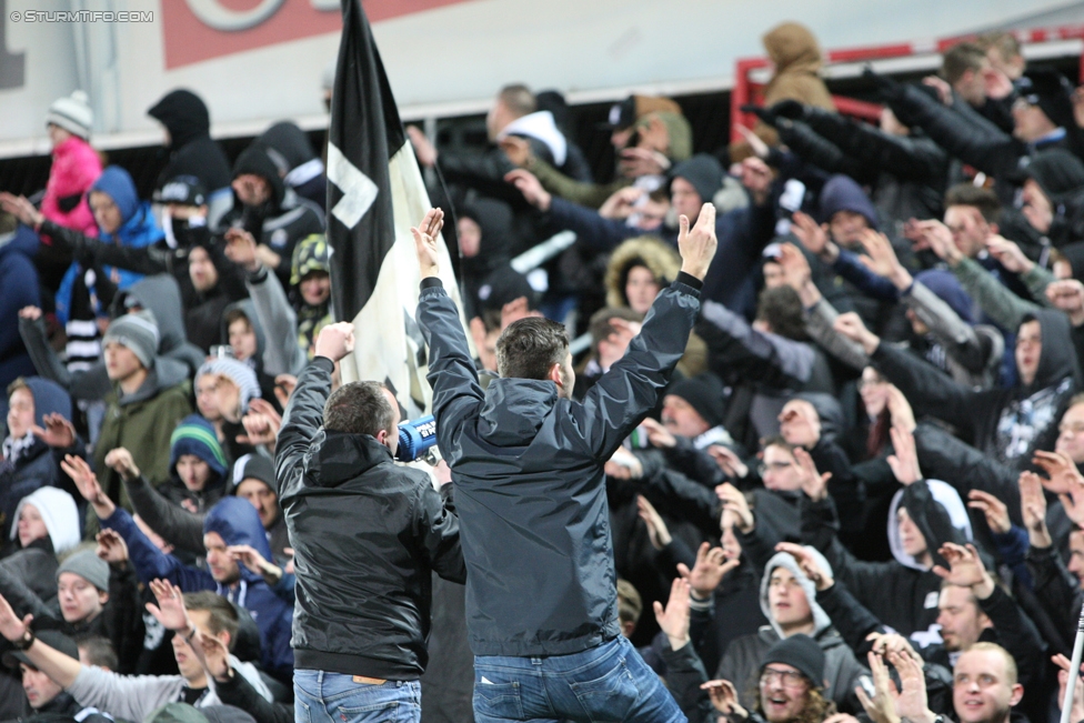 Admira Wacker - Sturm Graz
Oesterreichische Fussball Bundesliga, 24. Runde, FC Admira Wacker Moedling - SK Sturm Graz, Stadion Suedstadt Maria Enzersdorf, 18.03.2017. 

Foto zeigt Fans von Sturm
