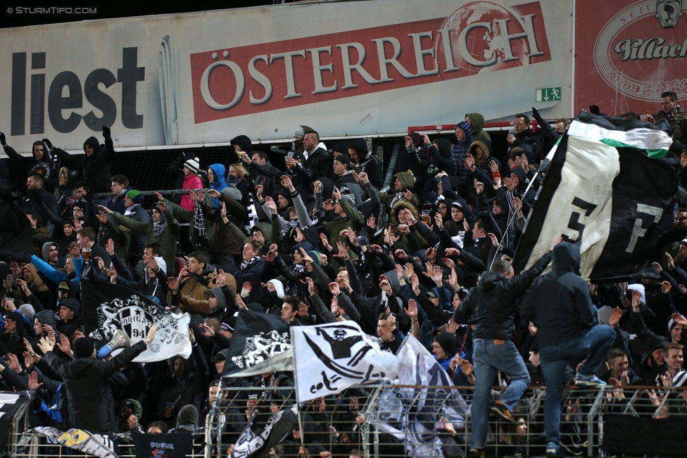 Admira Wacker - Sturm Graz
Oesterreichische Fussball Bundesliga, 24. Runde, FC Admira Wacker Moedling - SK Sturm Graz, Stadion Suedstadt Maria Enzersdorf, 18.03.2017. 

Foto zeigt Fans von Sturm
