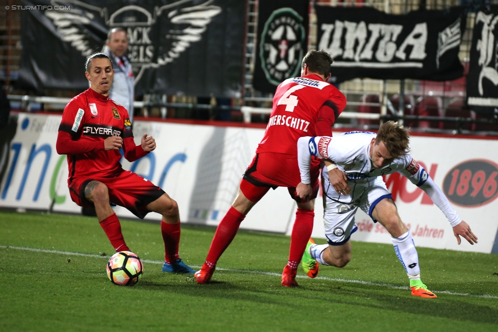 Admira Wacker - Sturm Graz
Oesterreichische Fussball Bundesliga, 24. Runde, FC Admira Wacker Moedling - SK Sturm Graz, Stadion Suedstadt Maria Enzersdorf, 18.03.2017. 

Foto zeigt Stephan Zwierschitz (Admira) und Marc Andre Schmerboeck (Sturm)
