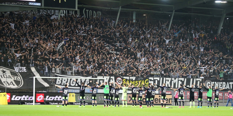 Sturm Graz - Wolfsberg
Oesterreichische Fussball Bundesliga, 25. Runde, SK Sturm Graz - Wolfsberger AC, Stadion Liebenau Graz, 01.04.2017. 

Foto zeigt Fans von Sturm und die Mannschaft von Sturm
